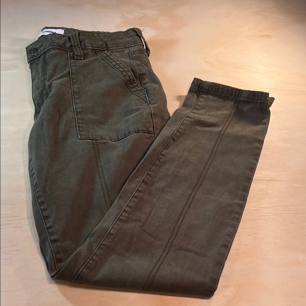 Sonoma Woman’s Skinny Olive Cargo Pants
Sz 8